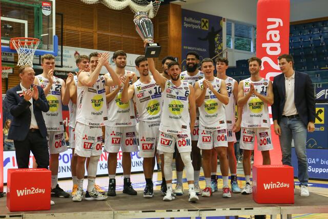Der Jubel über den zehnten Supercup-Titel war bei den Swans groß.  | Foto: Kienesberger
