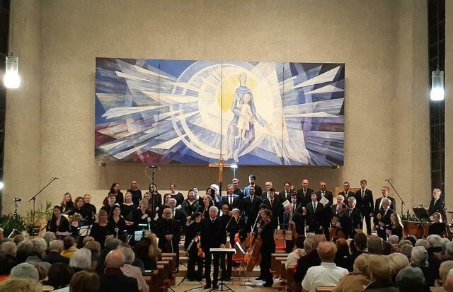 Mit einem hochrangigen Solistenquartett musizieren Leondings Symphonie Orchester und Cantus Michaelis für einen guten Zweck. | Foto: Uwe C. Harrer