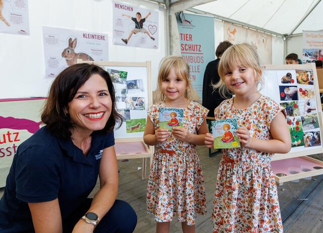 Ein neues Wiener Kinderbüchlein gibt Tipps zur Anschaffung und zum Umgang mit Haustieren.  | Foto: MA 48/feelimage