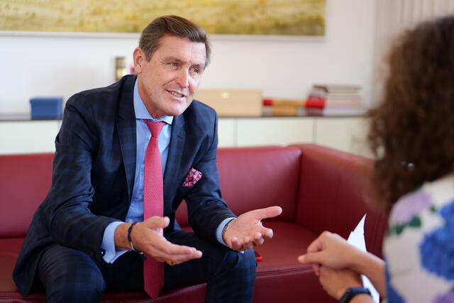 Service, Qualität und Regionalität sind für Wirtschaftsstadtrat Peter Hanke (SPÖ) die Erfolgsgaranten für lokale Unternehmen. | Foto: Max Spitzauer/RMW