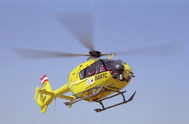 Bei der Montage von Absperrgittern stürzte ein 46-Jähriger in Sölden in das Bachbett der Ötztaler Ache. Der Mann musste mit einem Tau geborgen werden. | Foto: ÖAMTC / Symbolfoto