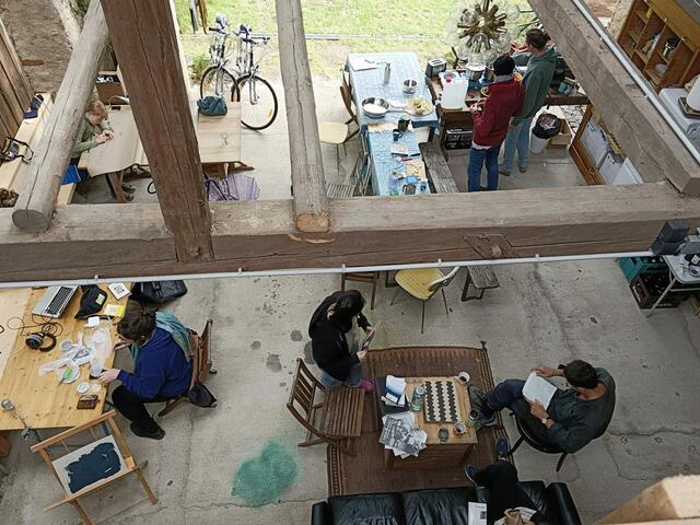 Die Arbeiten entstanden in der Kunstscheune in Pürbach und in der Textilfabrik Hirschbach. | Foto: living rooms