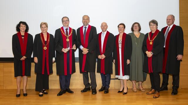 Von links: Alberta Bonanni, Elgin Drda, Stefan Koch, Meinhard Lukas, Alexander Freischlager, Christiane Tusek, Katharina Pabel, Ursula Rami und Andreas Janko. | Foto: JKU Linz