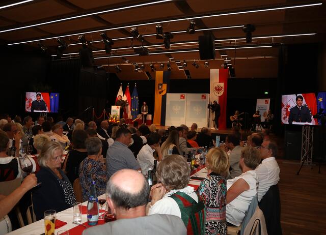 Der Tag des Ehrenamts in Innsbruck-Land Ost fand im Veranstaltungszentrum KIWI in Absam statt. | Foto: Land Tirol/Frischauf-Bild