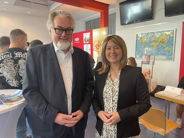 Direktor Johann Karner mit Bezirksvorsteherin Silvia Janković (SPÖ). | Foto: Tamara Wendtner