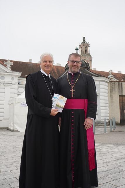 v.li.: Abt Columban Luser OSB (Stift Göttweig) und Propst MMag. Petrus Stockinger (Stift Herzogenburg, „Hausherr“ von Dürnstein) | Foto: Stift Dürnstein
