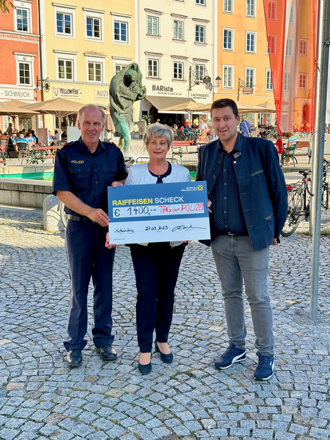 Bezirkspolizeikommandant Matthias Osterkorn, Moki-Seelsorgerin Maria Merzinger und der Obmann der Jägerschaft Schärding, Stefan Schneebauer (v. l.). | Foto: Osterkorn