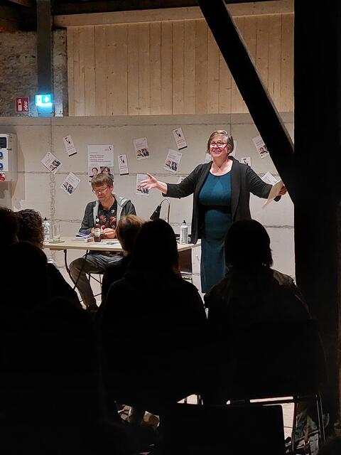 Autorenlesung Mieze Medusa und Markus Köhle im tollen Ambiente des Kulturstadels, veranstaltet von der Bücherei Oberhofen. | Foto: Zimmermann