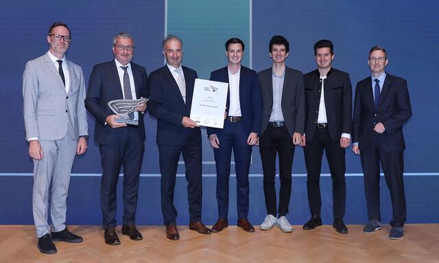 IV Tirol-Geschäftsführer Michael Mairhofer mit der Unternehmerfamilie Theurl - Stefan, Hannes, Daniel, Roland, Gerald Theurl sowie Klaus Schaller vom KSV1870 (v.l.). | Foto: Günther Peroutka