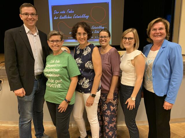 Stadtrat Johannes Tüchler, Bürgermeisterin Helga Rosenmayer, Alexandra Weigl, Beatrix Hahn-Kratochwil, Manuela Morawetz und Irene Pelz. | Foto: Stadtgemeinde Gmünd