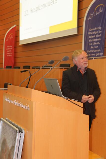 Univ.-Doz. Dr. Gerald Gatterer, Klinischer- &amp; Gesundheitspsychologe, Psychotherapeut und Gerontologe, sprach zum Thema "Demenz als Teil von Palliative Care - Eine psychotherapeutische, wissenschaftliche Perspektive." | Foto: Hospiz NÖ