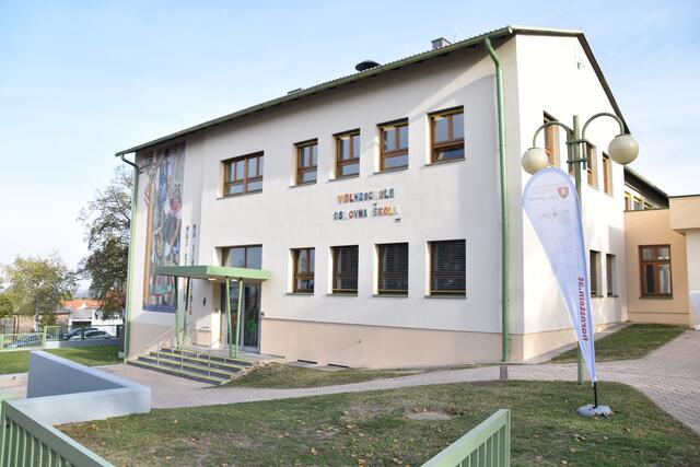 Weiter warten auf die eigene PV-Anlage, heißt es für die Volksschule Hornstein. | Foto: Stefan Schneider