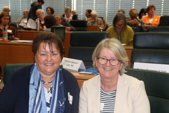 DGKP Renate Gabler-Mostler und DGKP Renate Spadinger stellten gemeinsam das Demenz-Service NÖ vor. | Foto: Hospiz NÖ