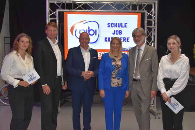 Die BIBI Burgenland wurde offiziell eröffnet: Valentina Czewenka (HLP Oberwart), Unternehmer Michael Oberfeitner, Bürgermeister Georg Rosner, LR Daniela Winkler, Burgenlandmesse-Geschäftsführer Markus Tuider und Annika Kirnbauer (HLP Oberwart) | Foto: Michael Strini