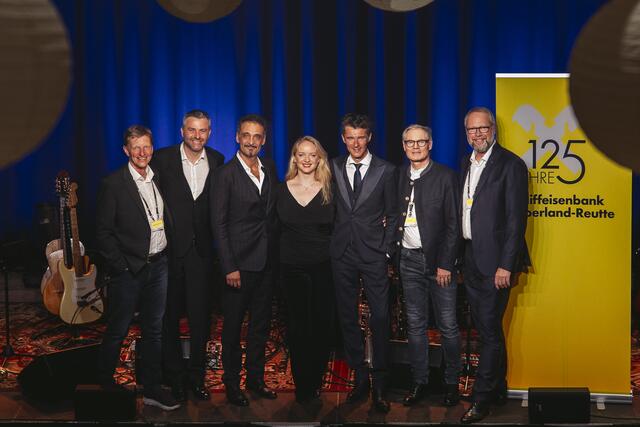 vlnr.: Wolfgang Hechenberger (Vorstandsvorsitzender RB Oberland-Reutte), Werner Unterlercher, Manual Randi, Ysaline Lentze, Herbert Pixner, Ludwig Strauß (Vorstandsmitglied RB Oberland-Reutte) und Roger Klimek (Vorstandsvorsitzender Stellvertreter RB Oberland-Reutte). | Foto: Raiffeisenbank Oberland-Reutte