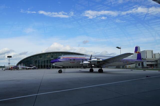 Rund um den Hangar 7 in Salzburg. | Foto: Emanuel Hasenauer
