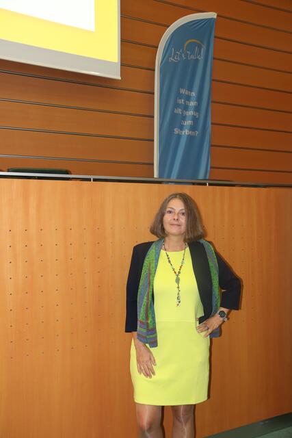 Bettina Bogner-Lipp, MA, Gerontologin (UniLehrgang für interdisziplinäre Gerontologie Graz) sprach zum Thema "Die Qualität der Betreuung: Damit die Würde des Menschen zu keinem Lippenbekenntnis wird." | Foto: Hospiz NÖ