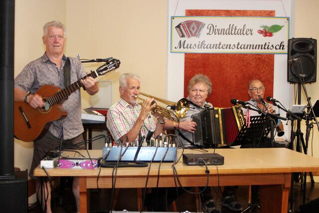 Stammtischmusi - von links - Willi Hartl (Linz) Franz Umgeher (Oberndorf), Hannes Hula(Langenzersdorf), Alfred Hubmayer(Phyra).