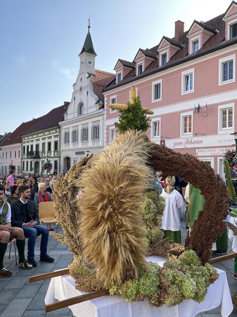Die von der Bad Schwanberger Landjugend gestaltete Erntedankkrone | Foto: Pfarre Bad Schwanberg