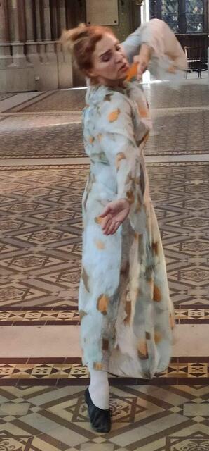 Bibel Pfad Veranstaltung 2023
Chant de Paix, 32acts_breath & fire“ Tanzmeditation in der Wiener Votivkirche 
Tatjana Christelbauer (Tanz)
Orange Feather
Featherführung | Foto: Tatjana Christelbauer