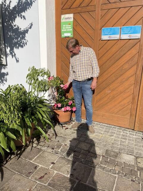 Die sanfte Seite des Bürgermeisters von Großsteinbach. | Foto: Jeitler