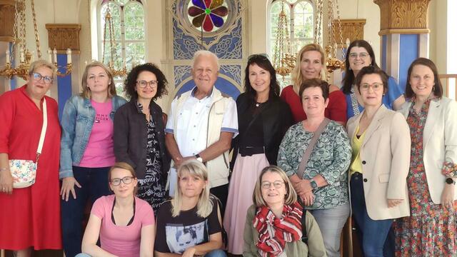 Die SPÖ-Frauen mit Erwin Hausensteiner in der Synagoge. | Foto: Sandra Gerdenitsch
