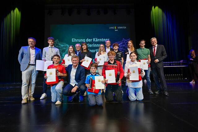 Ehrung erfolgreicher Kärntner Sportlerinnen und Sportler. Klaus Puaschunder, Anton Leikam, Max Habenicht, Landessportdirektor Arno Arthofer und LH Peter Kaiser.

 | Foto: LPD Kärnten/Helge Bauer