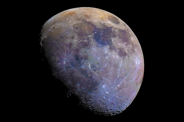 Der darf nicht fehlen: Eine Aufnahme unseres Mondes. | Foto: Christian Namesnik