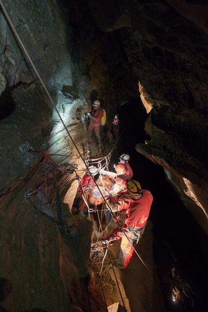 Höhlenrettungsübung | Foto: Michael Schiestl