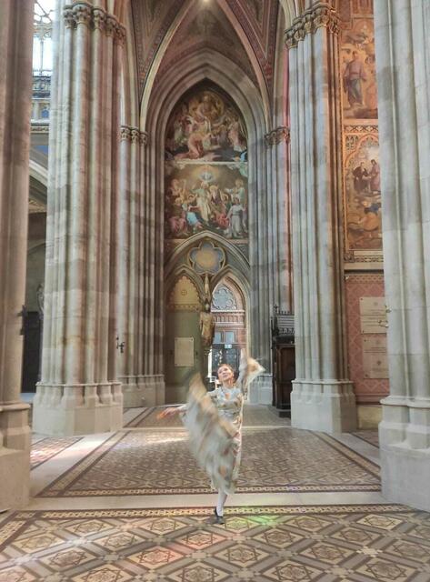 Bibel Pfad Veranstaltung 2023
Chant de Paix, 32acts_breath & fire“ Tanzmeditation in der Wiener Votivkirche 
Tatjana Christelbauer (Tanz)
 | Foto: Tatjana Christelbauer