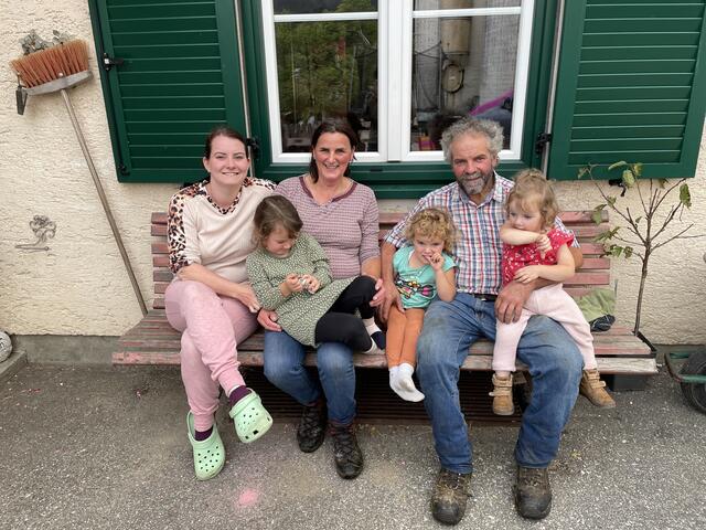 Zusammen mit seiner Familie fühlt sich Landwirt Erwin Possegger am Wohlsten. | Foto: MeinBezirk.at