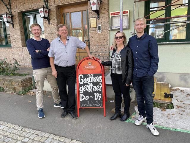 Familie Jöbstl: Christian, Peter, Renate und Dominik (v.l.)  | Foto: RegionalMedien