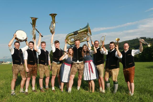 "D'Gschamign" machen seit mittlerweile 15 Jahren Musik.  | Foto: Maria Weilbuchner