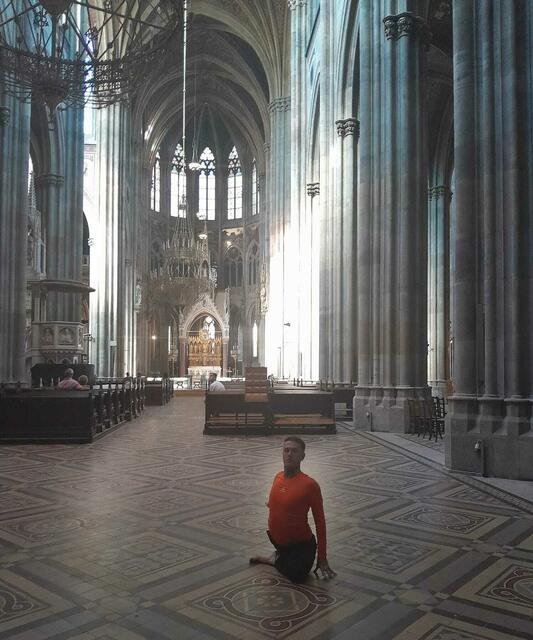 Bibel Pfad Veranstaltung 2023
Chant de Paix, 32acts_breath & fire“ Tanzmeditation in der Wiener Votivkirche 
Tatjana Christelbauer (Tanz)
Jacob Smyth (Yoga)
 | Foto: Tatjana Christelbauer