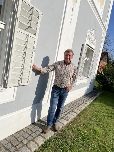 Als Tischler im Ursprungsberuf ist Bürgermeister Manfred Voit aus Großsteinbach bis heute einer, der gerne mitanpackt. | Foto: Jeitler