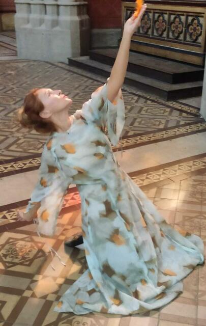 Bibel Pfad Veranstaltung 2023
Chant de Paix, 32acts_breath & fire“ Tanzmeditation in der Wiener Votivkirche 
Tatjana Christelbauer (Tanz)
Orange Federführung | Foto: Tatjana Christelbauer