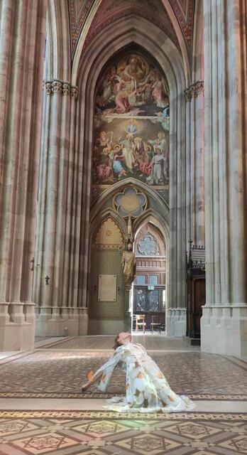 Bibel Pfad Veranstaltung 2023
Chant de Paix, 32acts_breath & fire“ Tanzmeditation in der Wiener Votivkirche 
Tatjana Christelbauer (Tanz)
 | Foto: Tatjana Christelbauer