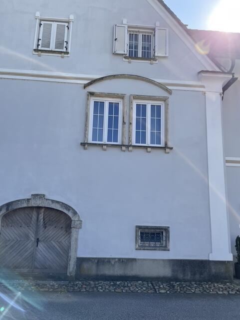 In ganz Großsteinbach begegnen einem wunderschöne Fassaden an jahrhundertealten Häusern. | Foto: Jeitler