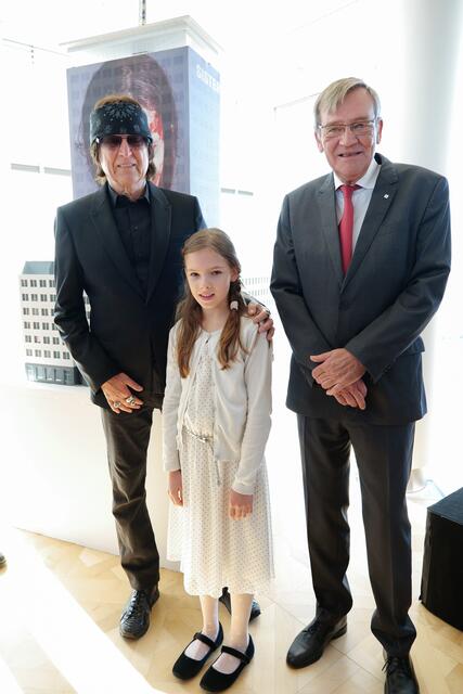 Künstler Gottfried Helnwein, Ava und Robert Lasshofer, Vorstandsvorsitzender des Wiener Städtischen Versicherungsvereins. | Foto: Max Spitzauer/RMW