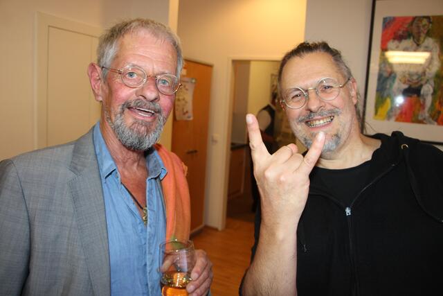 Comiczeichner Legende Chris Scheuer (l.) hielt die Laudatio. Mit Martin Tschatter hat er auch schon einige Live Konzerte gespielt. | Foto: RegionalMedien Steiermark/Hofmüller