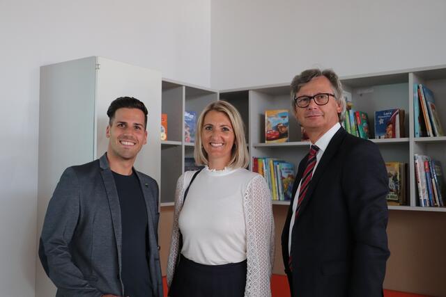 Die Bgm. Barbara Walch/Wundschuh und Alexander Ernst/Werndorf sowie BH Andreas Weitlaner bei der Besichtigung der Schule. | Foto: Edith Ertl
