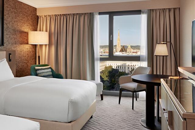 „Der September war einer der stärksten Monate überhaupt, im Oktober werden wir auch mehr als 75 Prozent Auslastung erzielen können“, teilt Dominic Schmid, Obmann der Fachgruppe Hotellerie in der Wirtschaftskammer Wien, mit. | Foto: Hilton Vienna Park