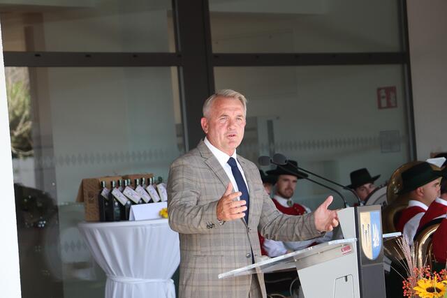 Bgm. Manfred Komericky schilderte die erschwerten Bedingungen (Pandemie, Teuerung, Lieferengpässe), trotzdem blieb der Bau im Zeit- und Budgetrahmen. | Foto: Edith Ertl