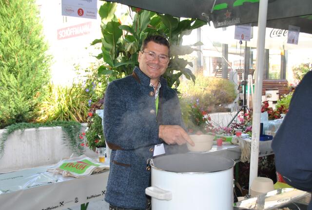 Kein Suppenkasper war Salito-Chef Mike Brunn, der Kürbiscremesuppe anbot.  | Foto: Tamara Himsl