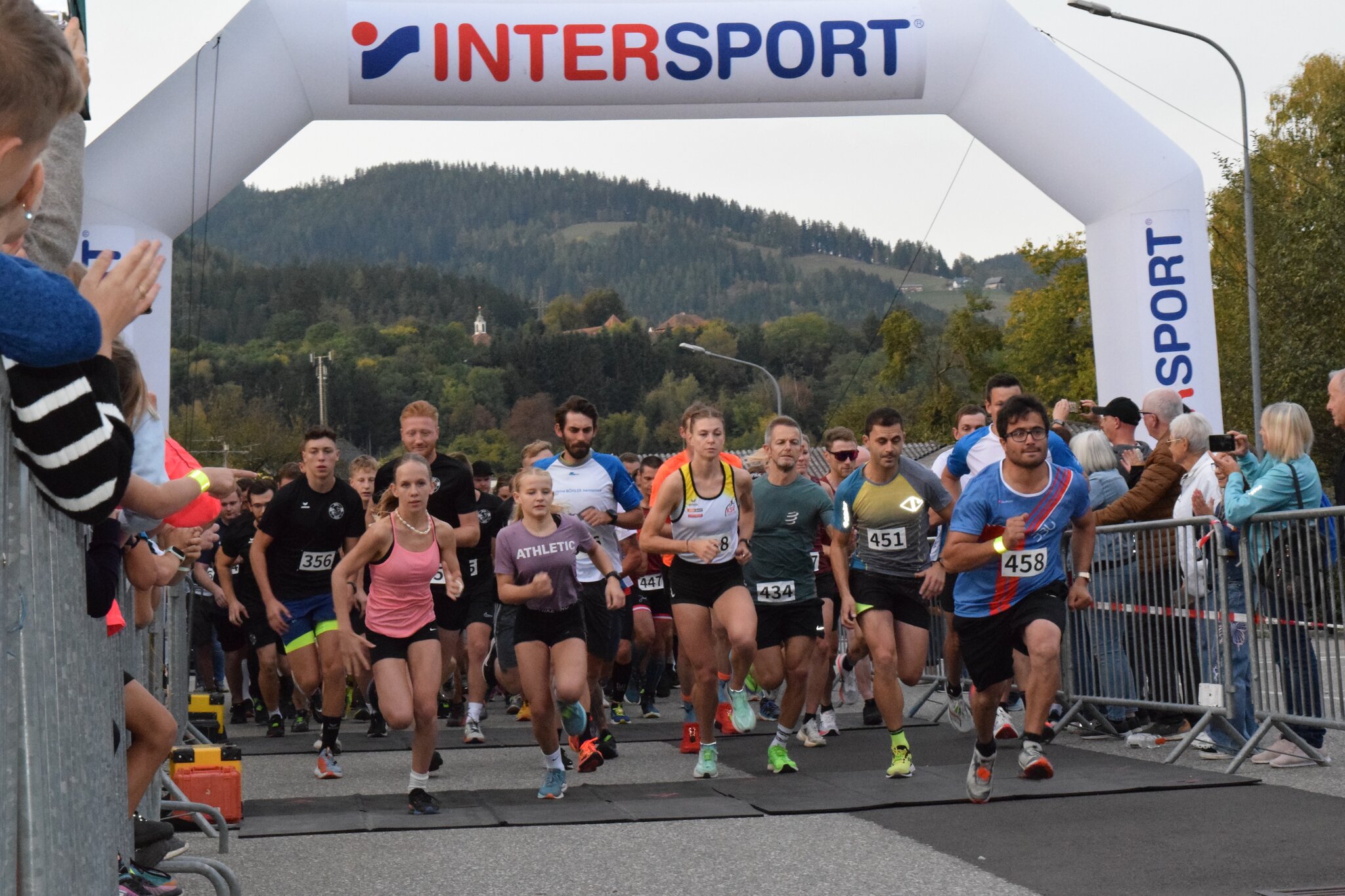 Gro-er-Herbstabendlauf-in-Kindberg