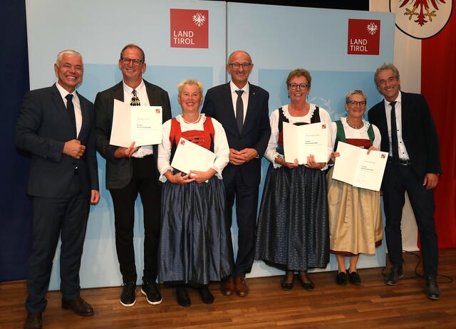 Die Geehrten aus Patsch | Foto: Land Tirol/Frischauf-Bild