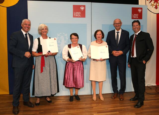 Die Geehrten aus Trins | Foto: Land Tirol/Frischauf-Bild