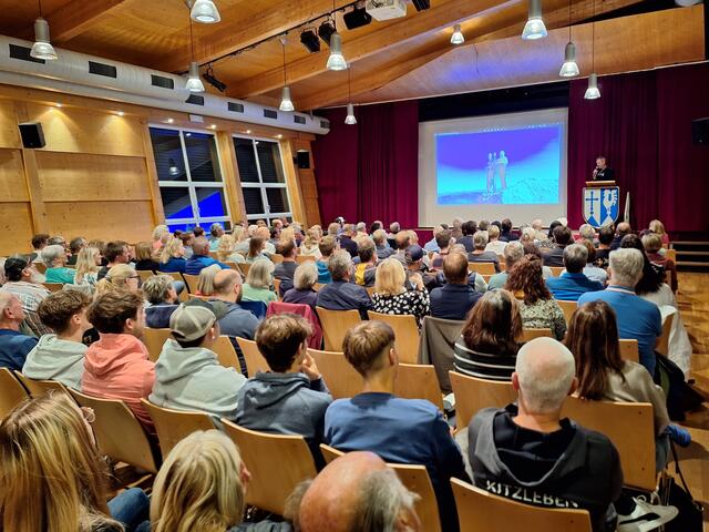 Großes Publikumsinteresse gab es bei der Film-Dokumentation „WilliMan 04/40/12“ im Kirchdorfer Dorfsaal 