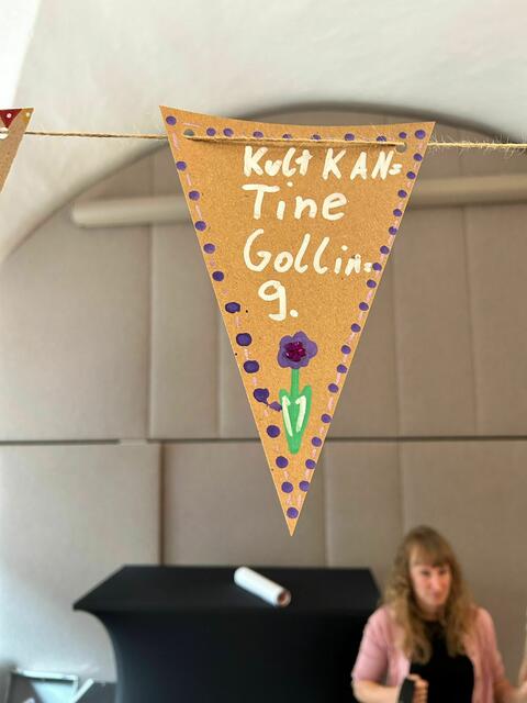 Die Kreativzone
über 4000 Perlen zu Armbändern und Schlüssanhängern verarbeitet
100 Stofftaschen und Wimpelketten bemalt
150 Buttons gefertigt | Foto: Franziska Wagner
