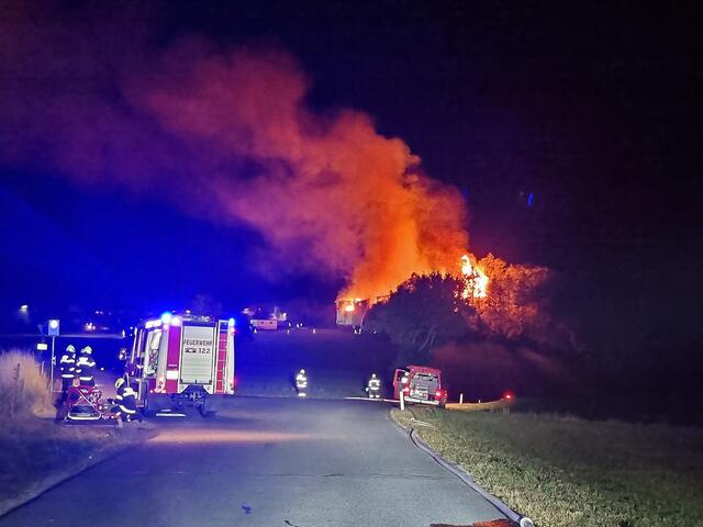 Der Brand war schon von weitem zu sehen. | Foto: BFKDO BADEN / Stefan Schneider